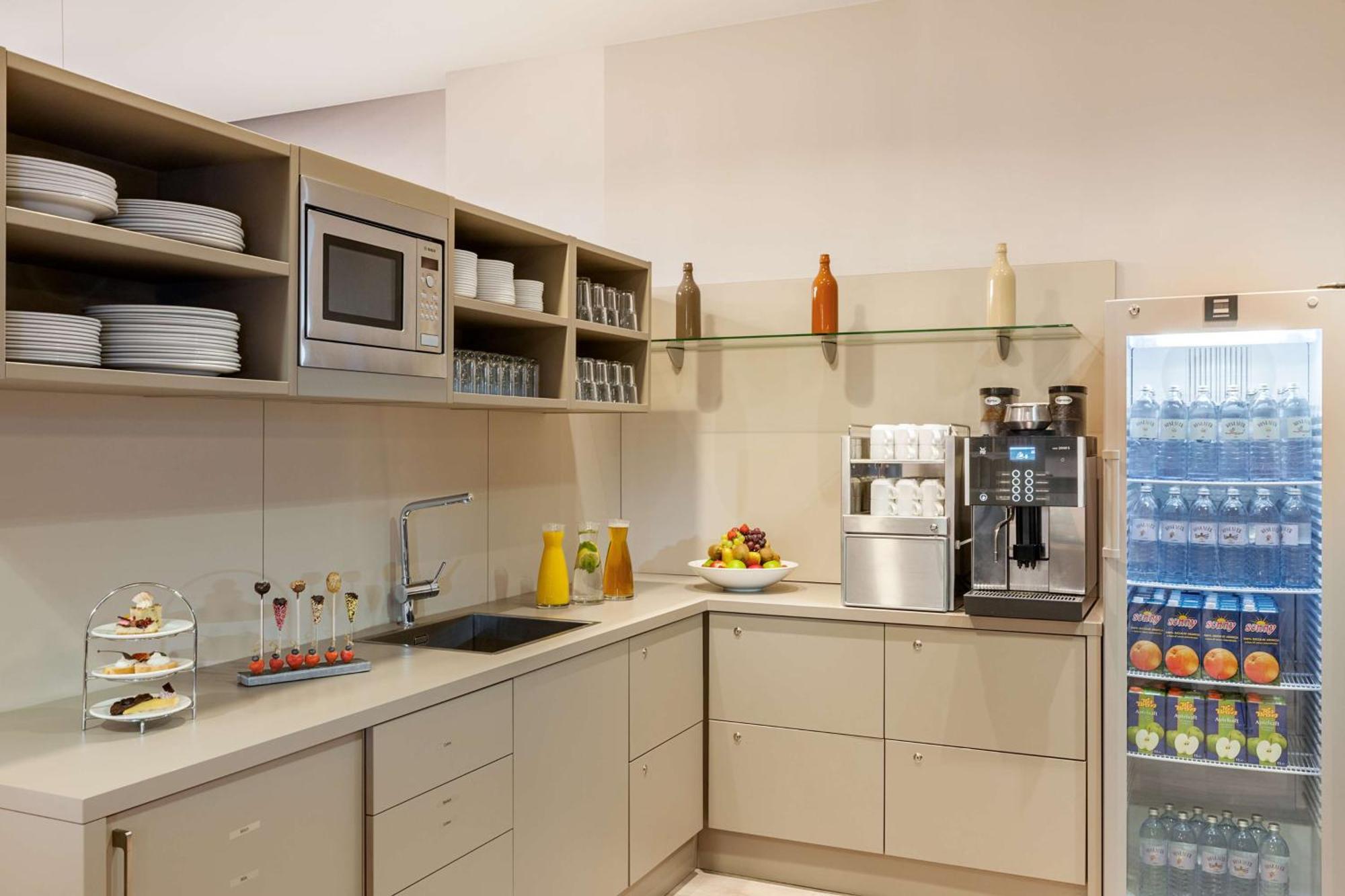Nh Vienna Airport Conference Center Hotel Schwechat Ngoại thất bức ảnh Kitchen