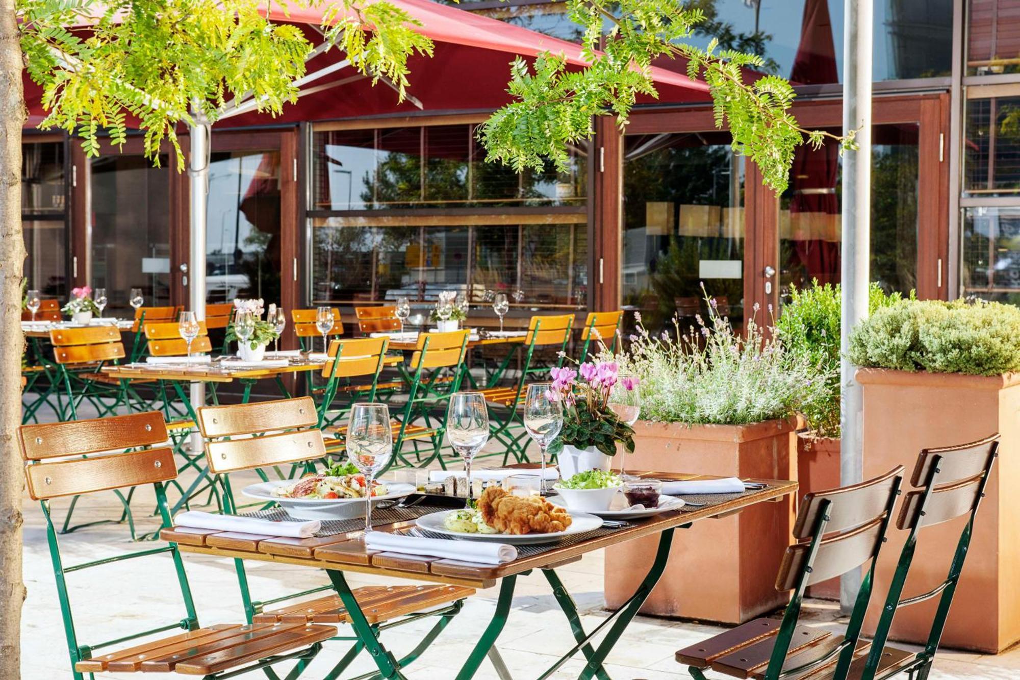 Nh Vienna Airport Conference Center Hotel Schwechat Ngoại thất bức ảnh Restaurant in Munich