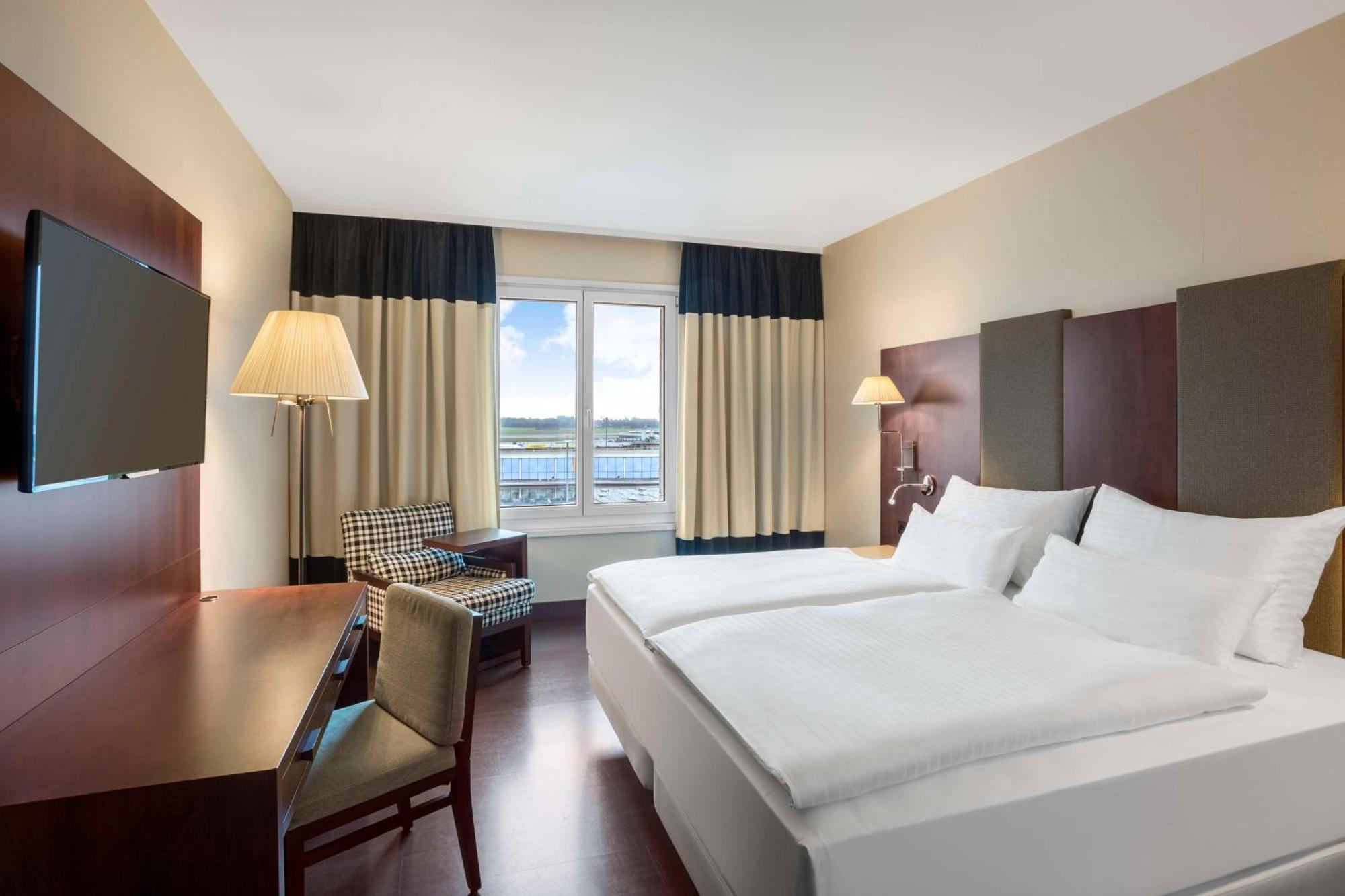 Nh Vienna Airport Conference Center Hotel Schwechat Ngoại thất bức ảnh Room at the airport