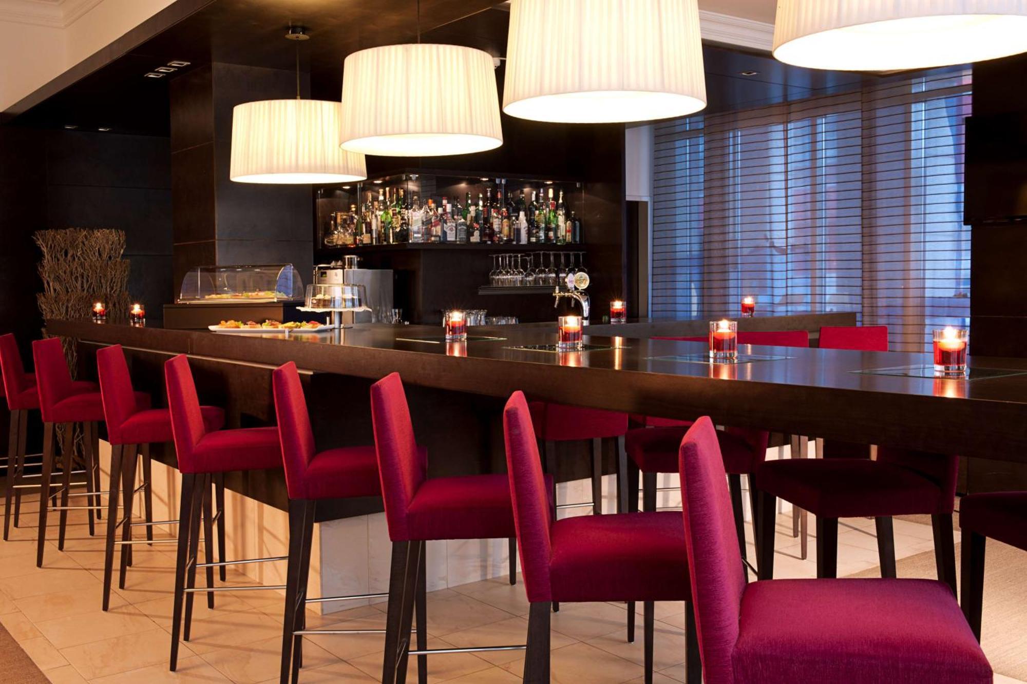 Nh Vienna Airport Conference Center Hotel Schwechat Ngoại thất bức ảnh Bar