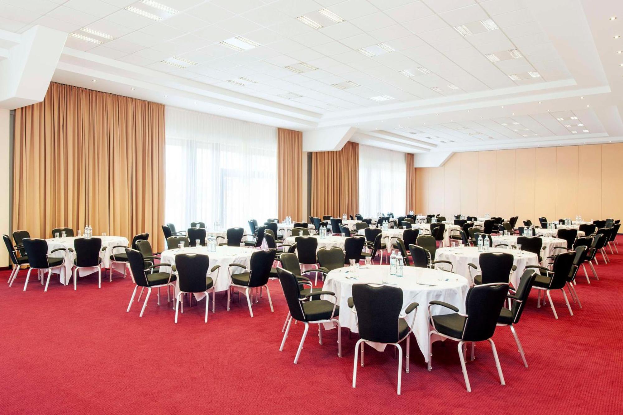 Nh Vienna Airport Conference Center Hotel Schwechat Ngoại thất bức ảnh The conference hall